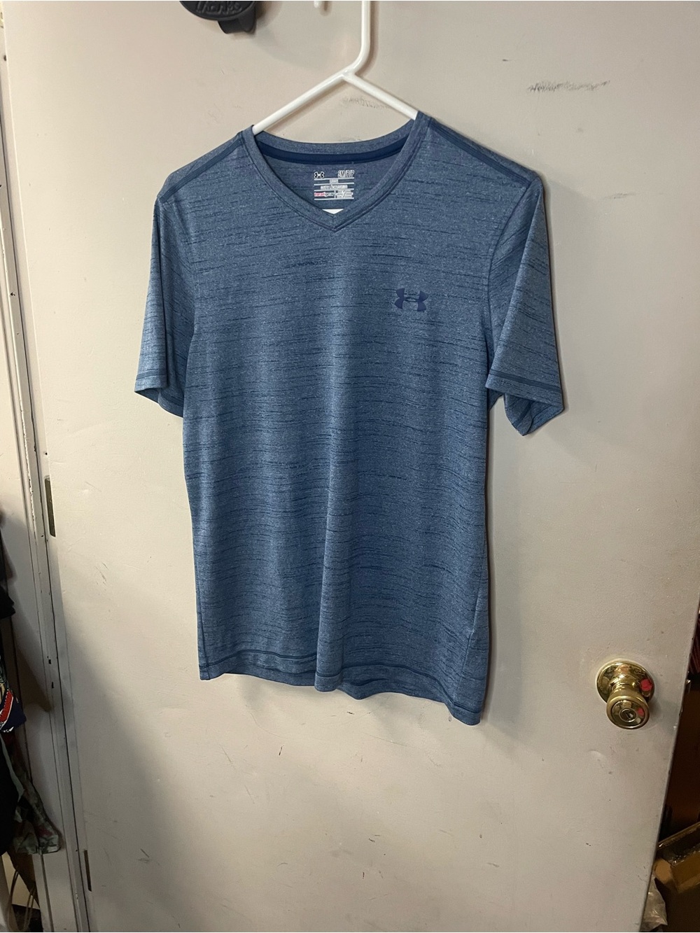 Under Armour loose fit, v neck, heathered blue short sleeve shirt